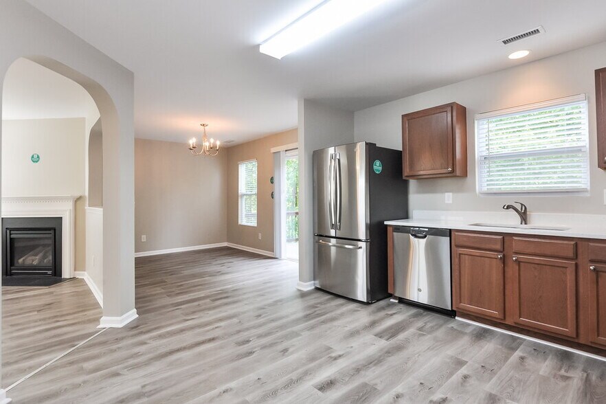 Building Photo - 273 Woodcreek Ln