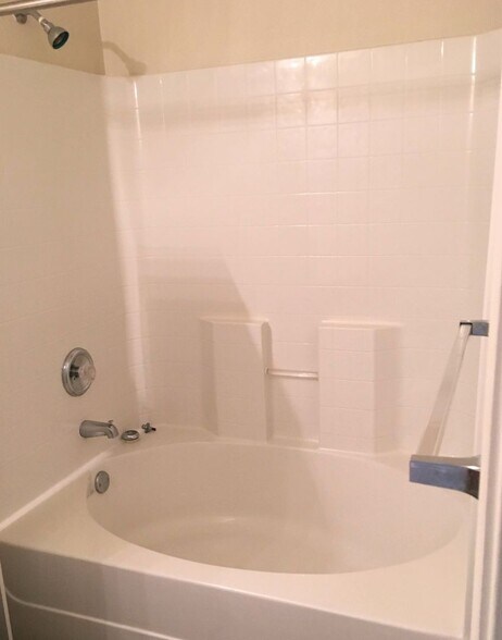 Building Photo - 408 Brittney Way