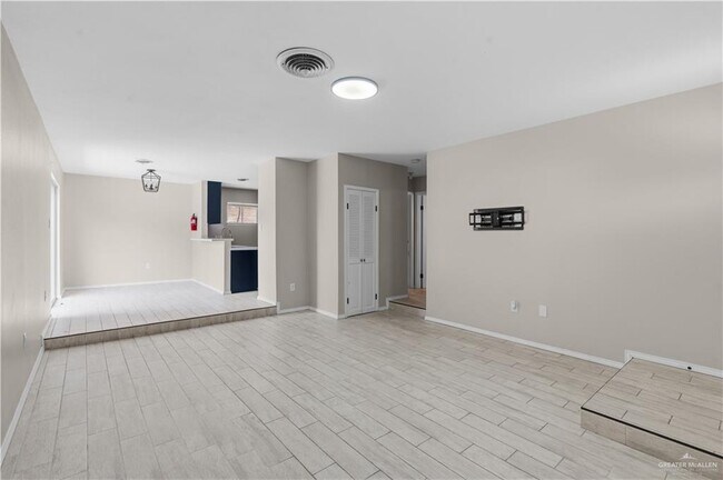 Building Photo - 12 Wisteria Ave