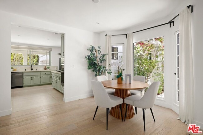 Building Photo - 712 N Rodeo Dr