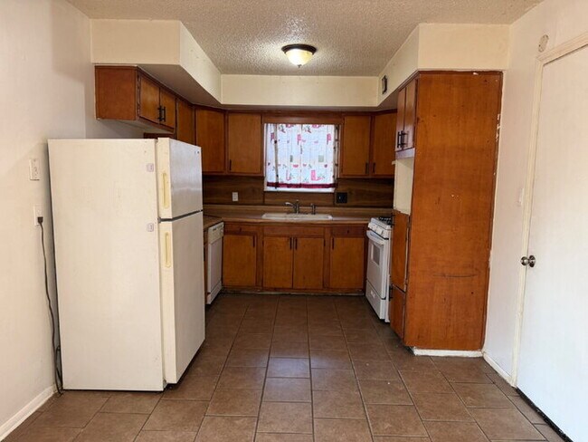 Building Photo - 3 Bed 2 Bath in Midwest City