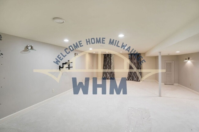 Building Photo - 17505 Royalcrest Dr