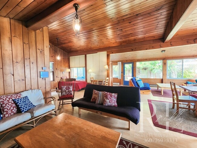 Building Photo - Seasonal Escape on Serene No-Bank Waterfro...