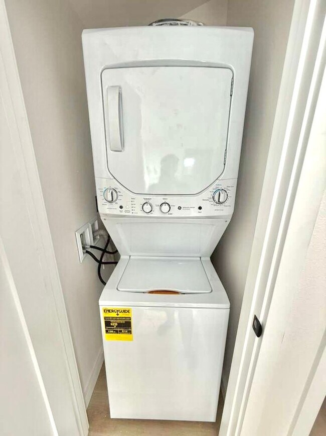 Building Photo - Arbor Heights 2-Bedroom Home in a Prime Location