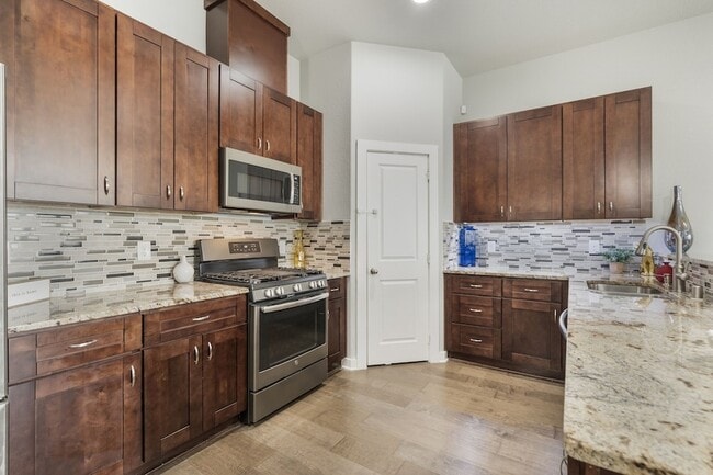 Building Photo - 5871 Rivendell Dr