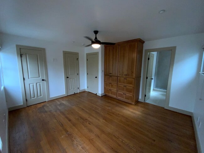 Building Photo - 445  E Avenue