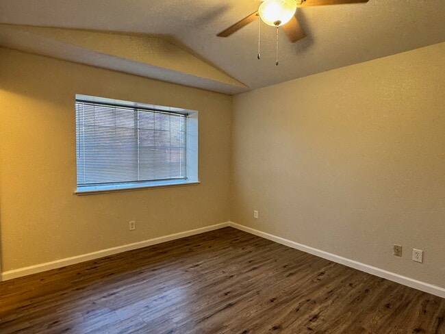 Building Photo - 351 Pinedale Ave