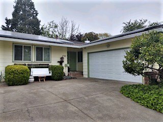 Front - 792 Lathrop St