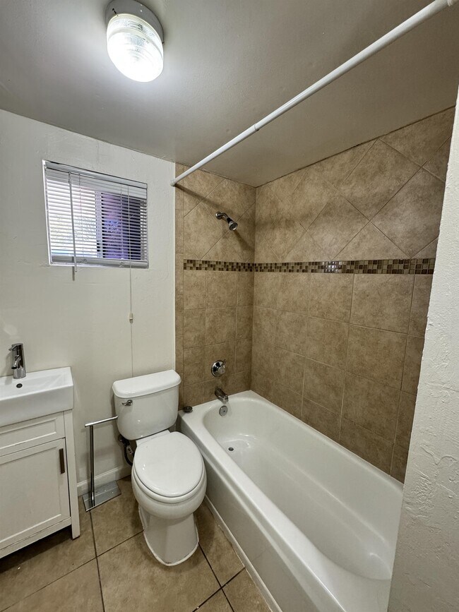 Building Photo - 2014 N 16th Ave