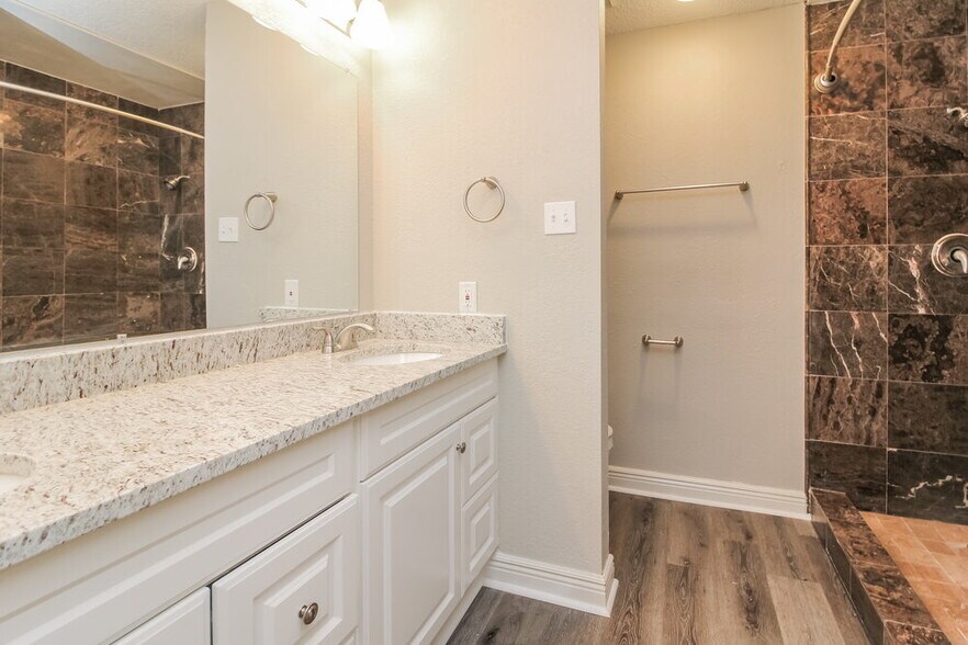 Building Photo - 821 Clement Dr