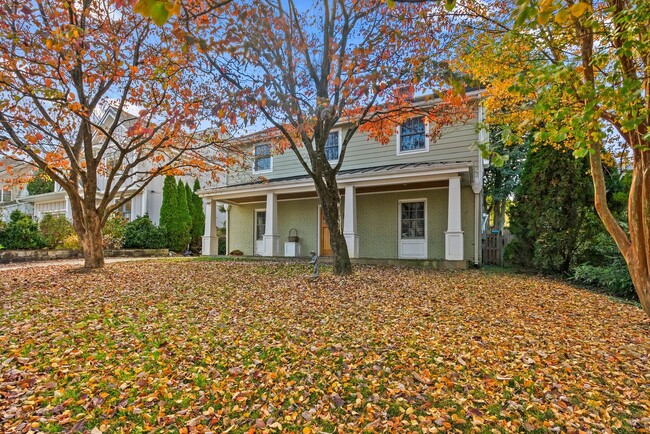 Building Photo - 3 Bed 3 Bath - Kensington Craftsman - Move...