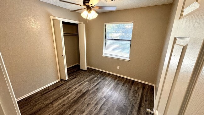 Building Photo - 812 SE 15th St