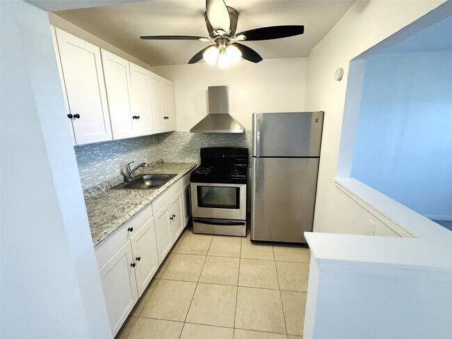 Building Photo - 138 Fanshaw D