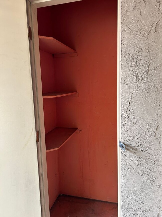 Building Photo - **3RD FLOOR CONDO NEAR VIRIGINA LAKE - LAK...