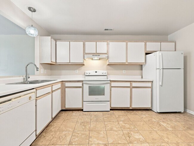 Building Photo - 107 Spring Meadow Cir