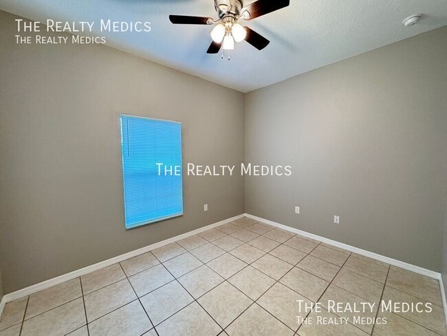 Building Photo - 548 Albatross Dr