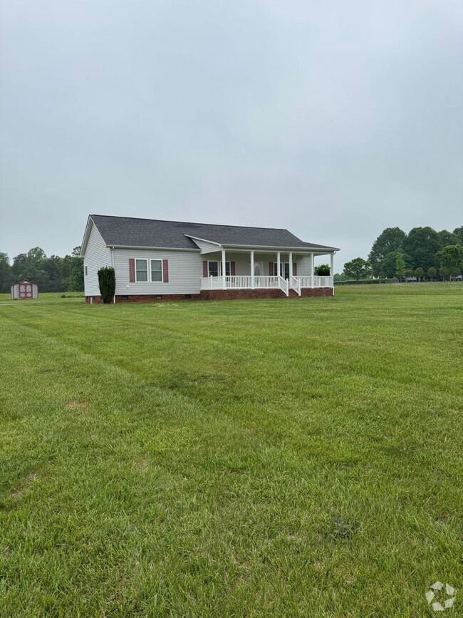 Building Photo - Charming 3 Bed, 2 Bath Home in Maiden – Pe...