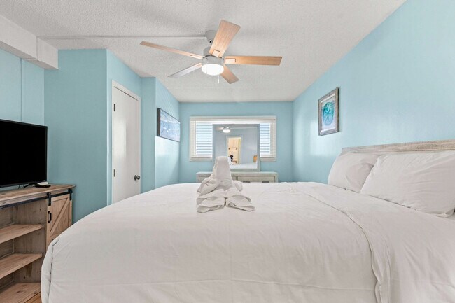 Building Photo - 8743 Thomas Dr