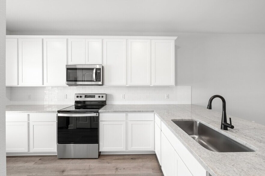 Building Photo - 304 Live Oak Ln