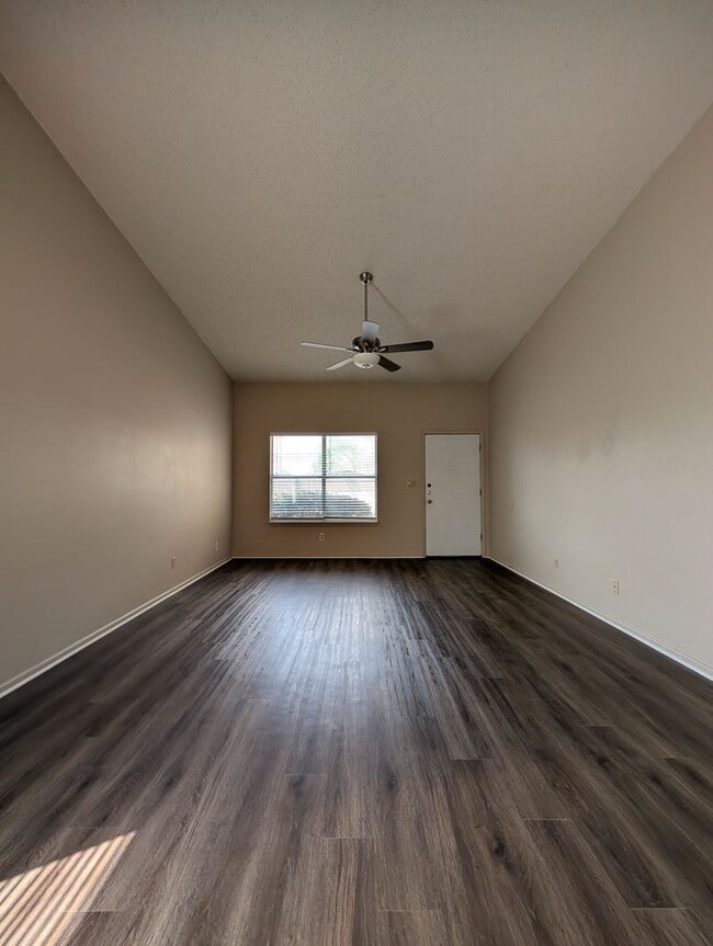 Building Photo - LOCATION!! On Wood Rd -Off Landa  / Fridge / Covered Back Patio / No Carpet / NBISD