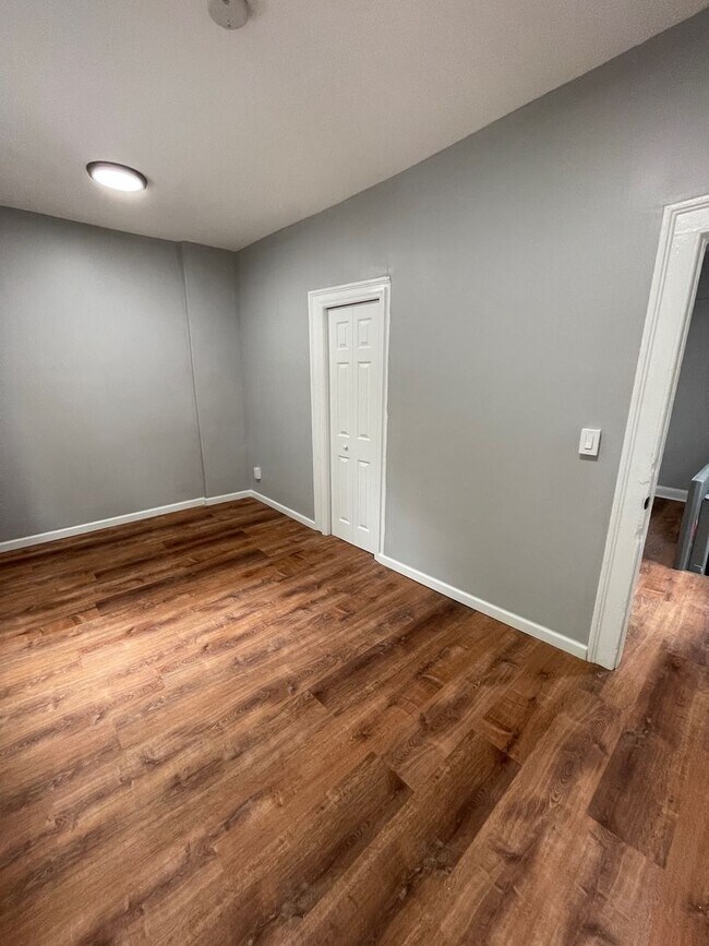 Building Photo - Updated 3 Bedroom House With a backyard and Laundry