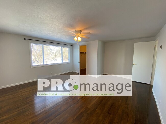 Building Photo - Three bed, one and a half bath townhouse in Idaho Falls