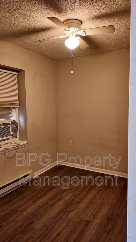 Building Photo - 205 N Main St