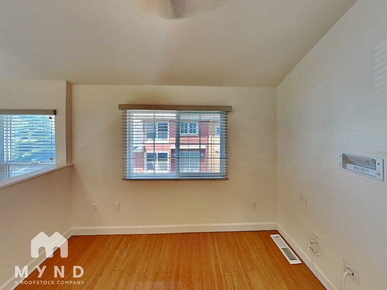 Building Photo - 512 Henry St