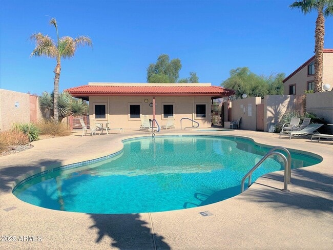 Building Photo - 1440 N Idaho Rd