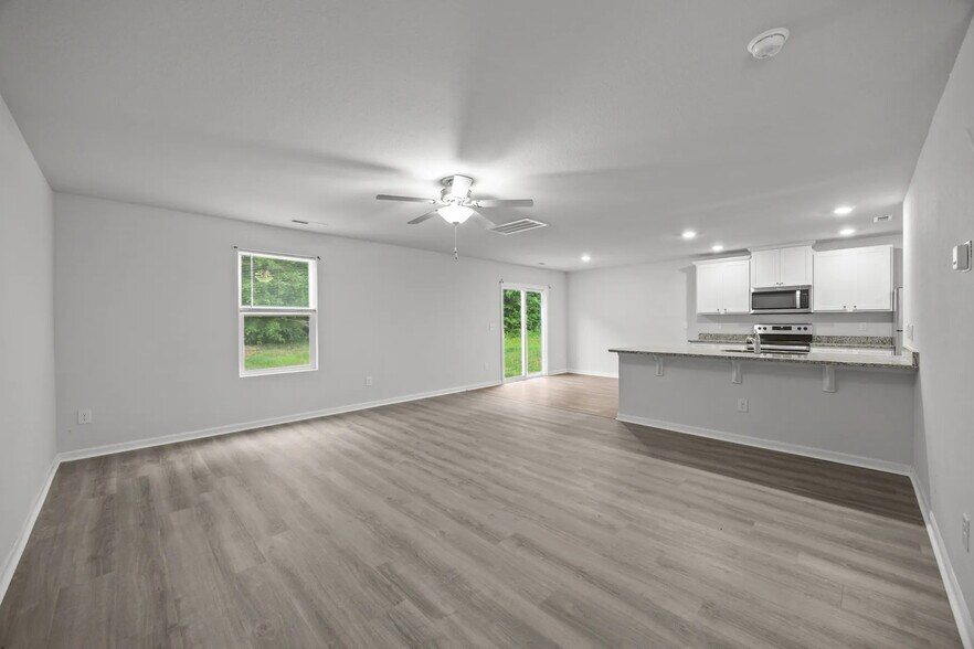 Building Photo - Room in House on Hazelburn Dr