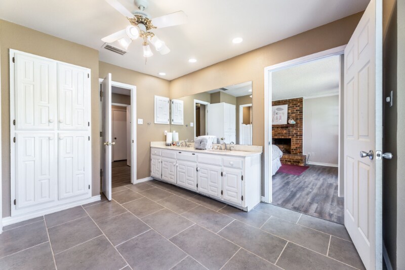 Building Photo - 607 N Duncanville Rd