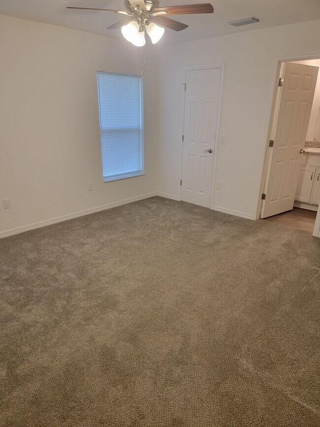 Building Photo - Beautiful 3/2/2 Near Downtown Inverness!!!