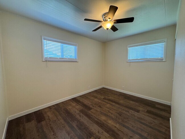 Building Photo - 2 Bedroom Ranch with 1 Car garage