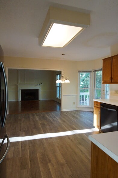 Building Photo - 204 Swiss Lake Dr