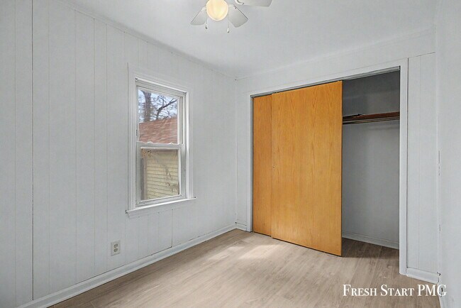 Building Photo - 1521 N Park St