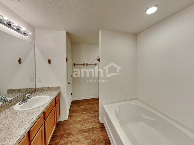 Building Photo - 619 Chatham Walk Dr