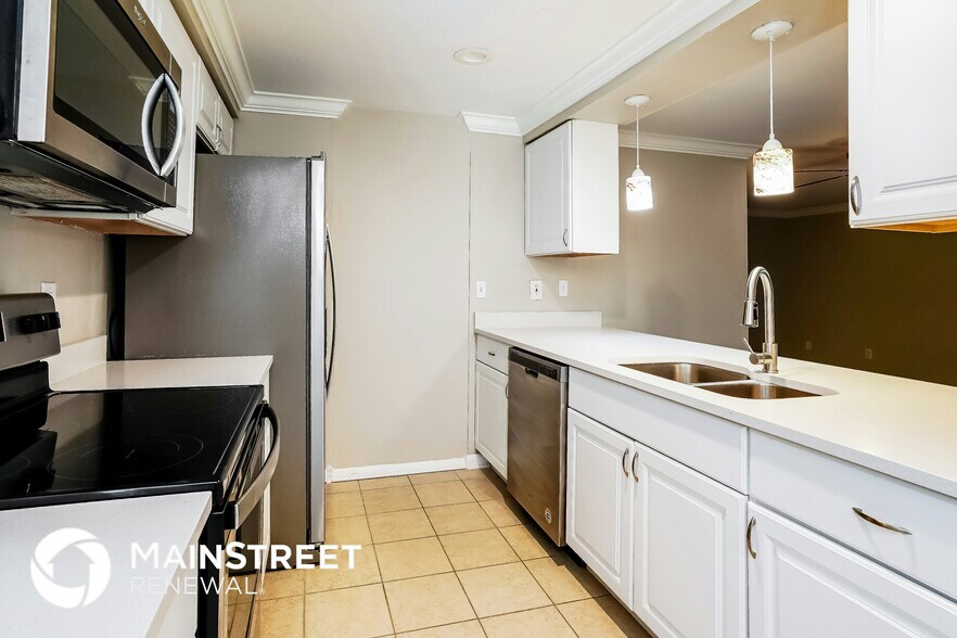 Building Photo - 17192 Phlox Dr