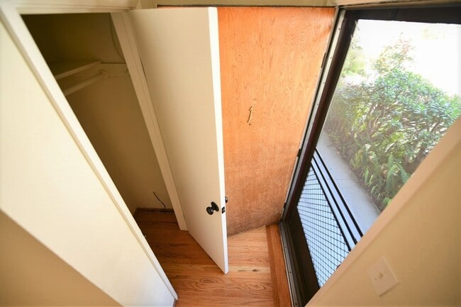 Interior Photo - 96 Linda Ave