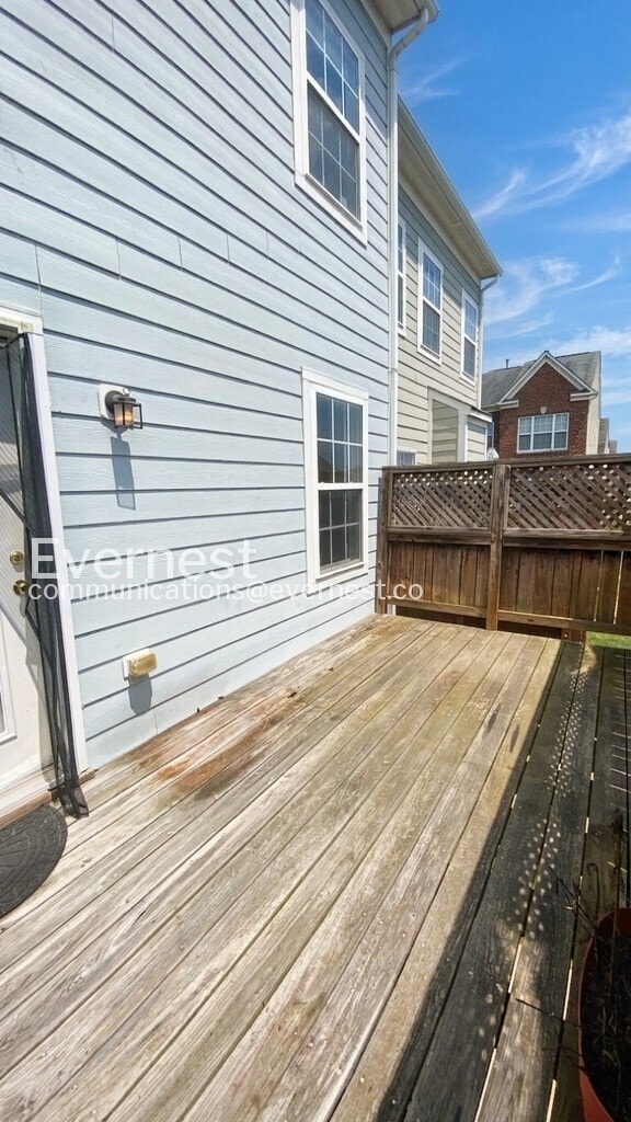 Building Photo - 1302 Wilcox Ave