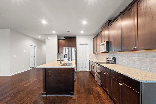 Building Photo - 277 Magna Ln