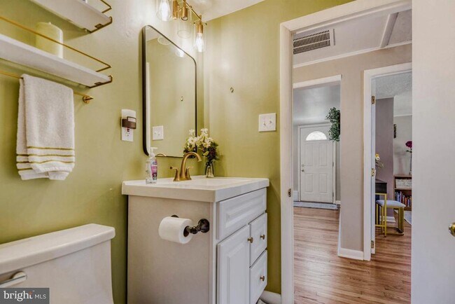 Building Photo - 1715 Tacoma Rd