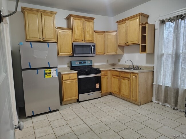 Building Photo - 3246 S Big Bend Blvd