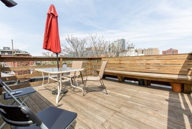 Building Photo - 11 Phillips St