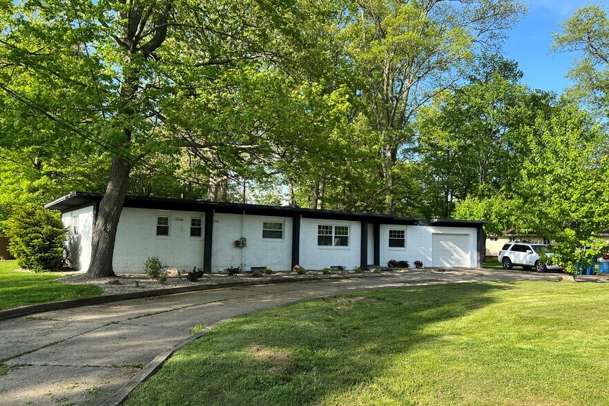 Exterior - 3295 Trumbull Ave