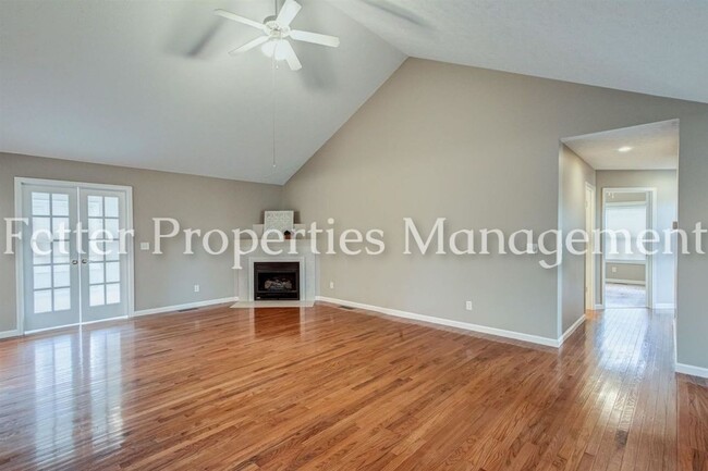 Building Photo - Beautiful 3bd 2 bath Northside