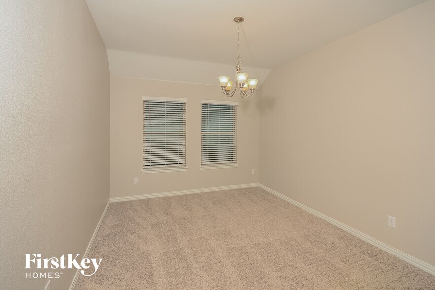 Building Photo - 905 Rosewood St