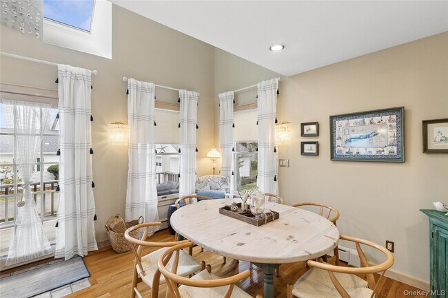 Building Photo - 1050 Pine Ave