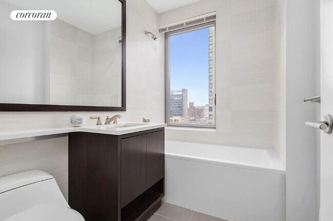 Building Photo - 333 E 91st St