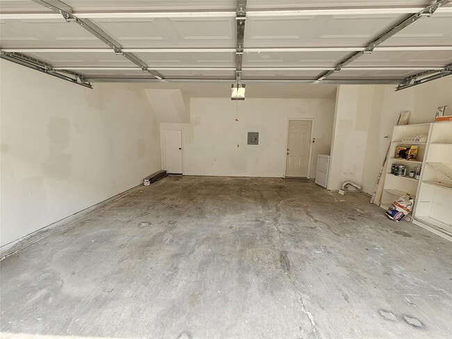 Building Photo - 3800 Tanglewilde St