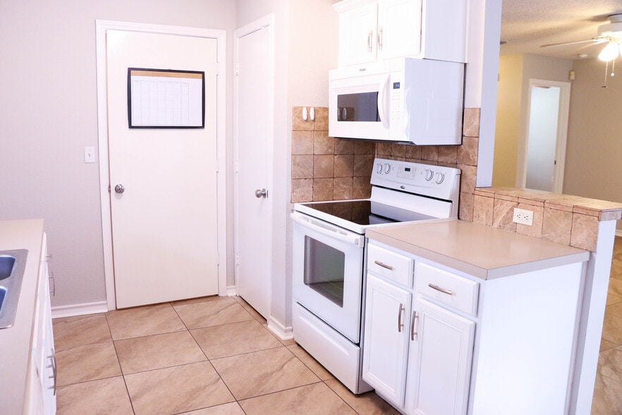Kitchen - 1013 Cupertino St